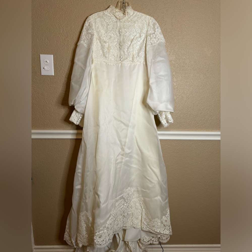 Vintage Wedding Gown with Train size 4